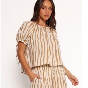 NWOT Petal & Pup Women's Blouse Beige Cream Stripe Puff Sleeve